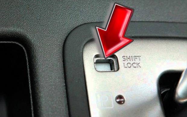 دکمه shift lock release در خودروهای اتوماتیک چه کاربردی دارد؟